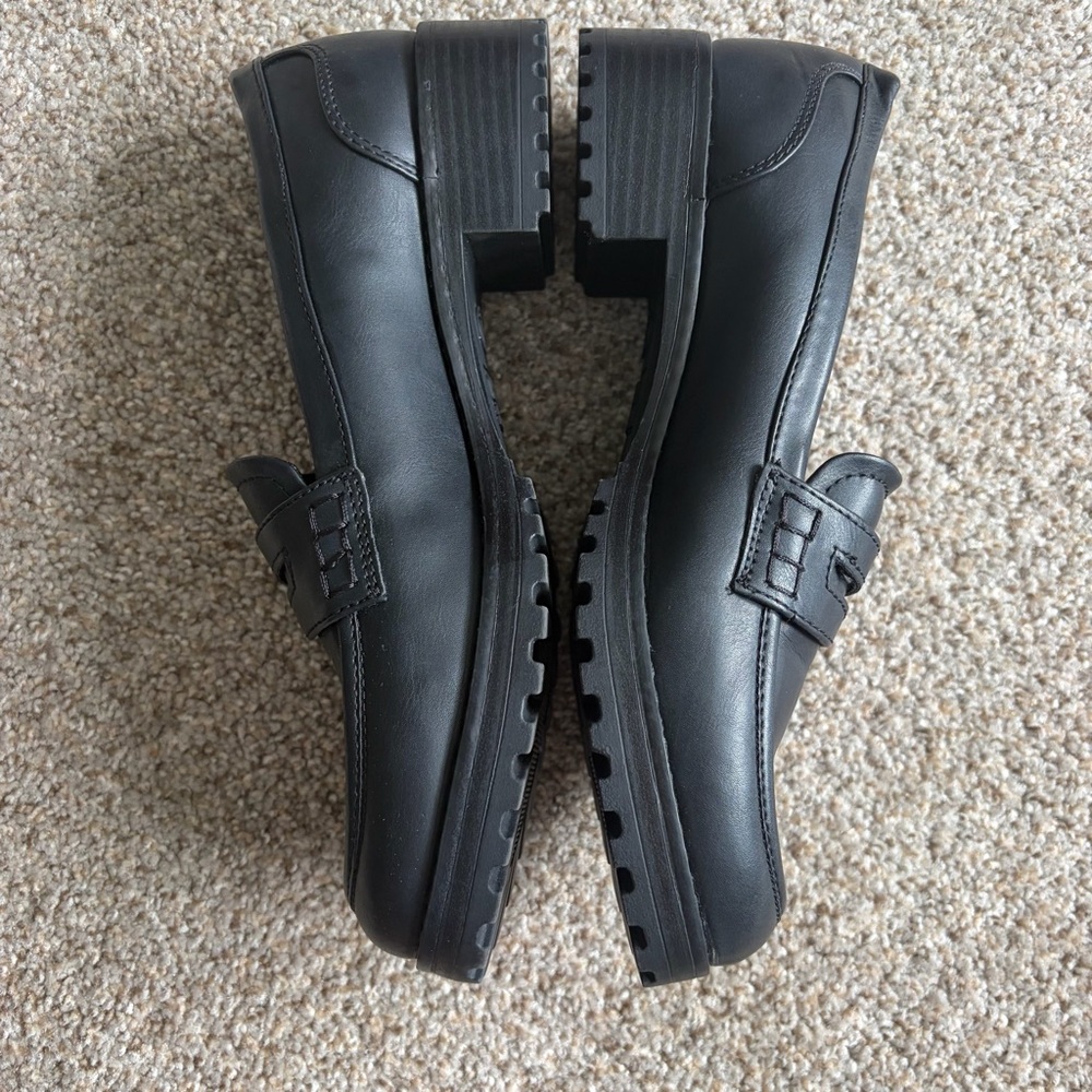 Classic Black Penny Loafers women size 9 - Picture 5 of 7